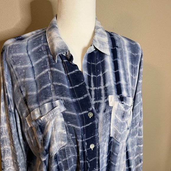 Hero’s and Dreamers Tie Die Button-down with Shell Buttons Size Large - Picture 4 of 9
